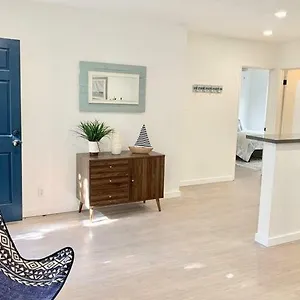 Cozy And Beachy! Apartment