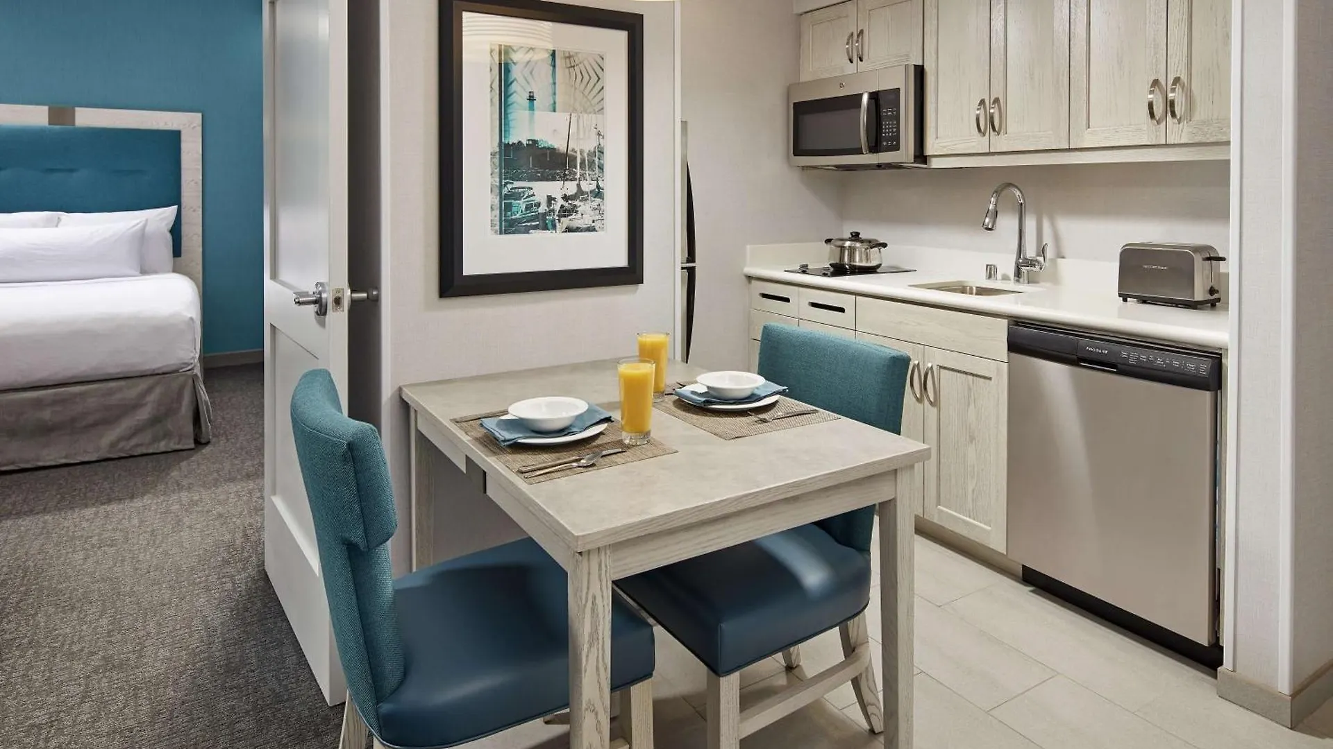 Homewood Suites By Hilton Long Beach Airport 3*,